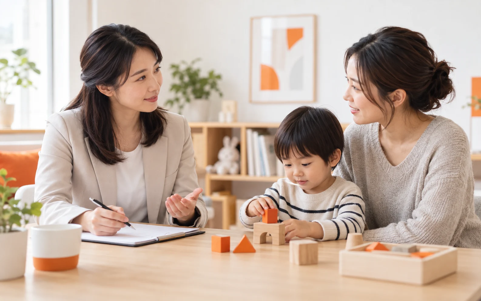 家庭与专业人员共同交流的支持场景示意